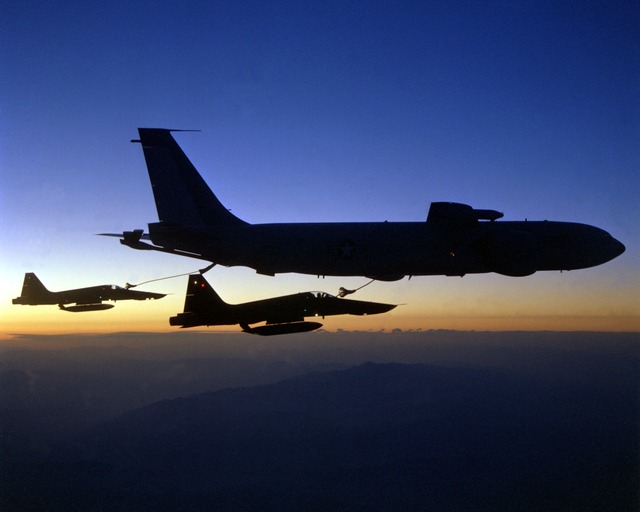 aircraft-1019_640