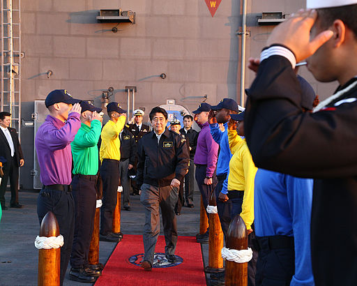 Japanese_prime_minister_visits_USS_Ronald_Reagan_151018-N-AX103-080