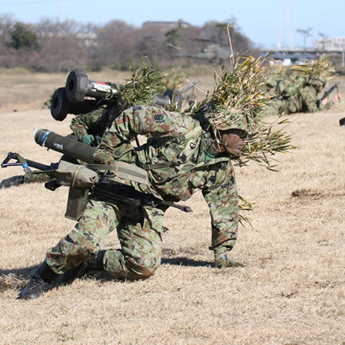 160510kiyotani陸自空挺隊員がもつ89式小銃