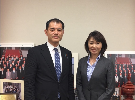 細川珠生と柴山昌彦衆議院議員